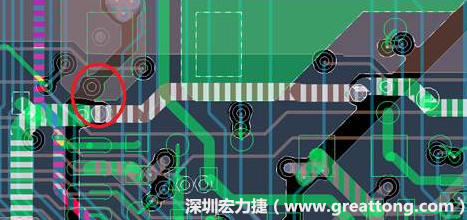 慢慢確認CAF發生的位置后，可以配合Gerber查看PCB的結構是否有通孔太近或是線路太近的問題。