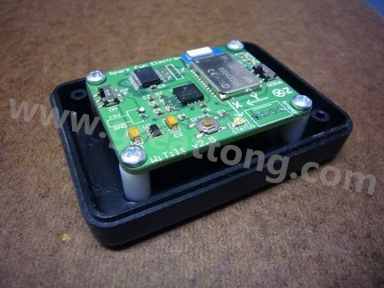 熱熔膠的牢固程度，對(duì)于非高振動(dòng)的應(yīng)用來(lái)說(shuō)已經(jīng)很足夠，而且如果你想要讓盒子另作他途，支架也可以拿掉，用酒精磨擦即可移除熱熔膠。