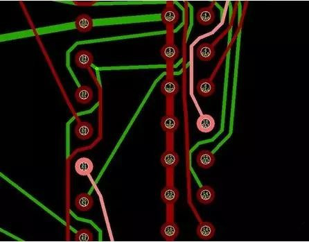 通過自動優(yōu)化導(dǎo)線形狀消除導(dǎo)線打彎(用線段近似弧線只是為了顯示沒有弧線的任何角度例子)。